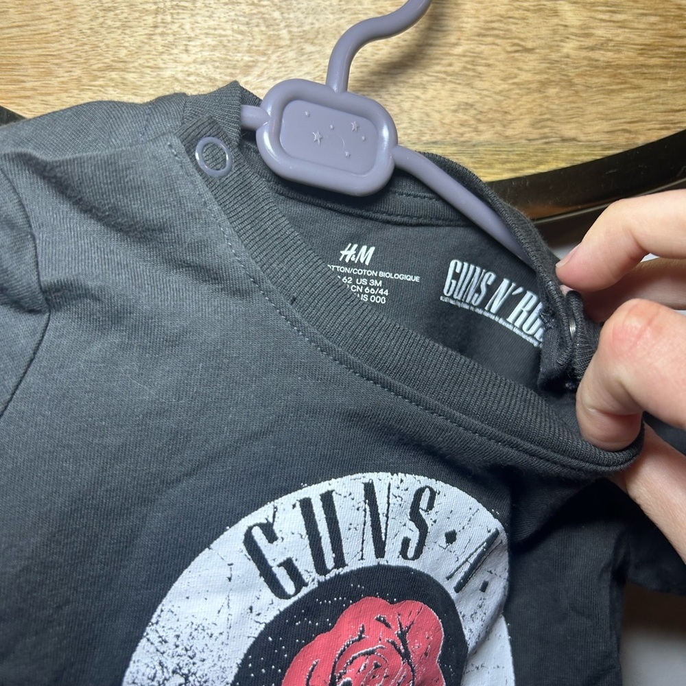 H&M Charcoal Guns N' Roses Graphic Tee - Picture 5 of 6